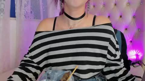 Snapshot of alexafoxy18 chatting on 09-25-25, 06:50 ALEXA online show from 09-25-25, 06:50