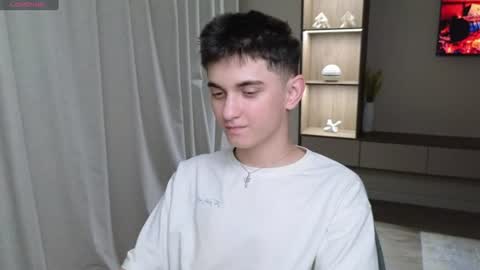 Snapshot of alexander_18_xxl chatting on 07-17-26, 10:33 Alexander online show from 07-17-26, 10:33