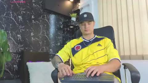 Snapshot of alexander_ferre chatting on 06-17-26, 12:29 Alexander online show from 06-17-26, 12:29
