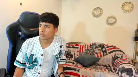 Snapshot of alexandluke1 chatting on 10-17-25, 01:46 chicos hot online show from 10-17-25, 01:46