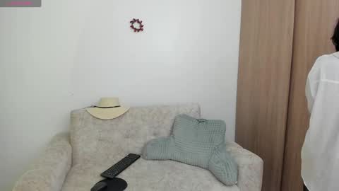 Snapshot of alexandra_fiore chatting on 12-29-24, 02:27 I am Alexandra online show from 12-29-24, 02:27