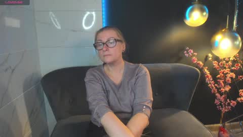 Snapshot of alexandra_kind chatting on 12-17-24, 11:28 Alexandra online show from 12-17-24, 11:28