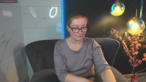 Snapshot of alexandra_kind chatting on 12-17-24, 02:33 Alexandra online show from 12-17-24, 02:33