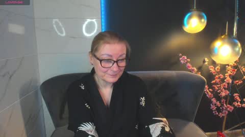 Snapshot of alexandra_kind chatting on 12-19-24, 02:57 Alexandra online show from 12-19-24, 02:57