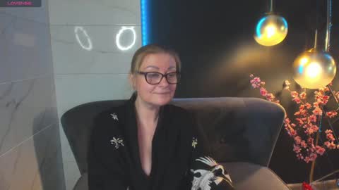 Snapshot of alexandra_kind chatting on 12-19-24, 06:01 Alexandra online show from 12-19-24, 06:01