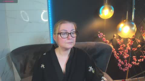 Snapshot of alexandra_kind chatting on 12-20-24, 08:01 Alexandra online show from 12-20-24, 08:01