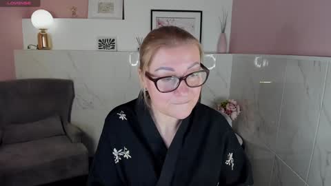 Snapshot of alexandra_kind chatting on 12-26-24, 04:47 Alexandra online show from 12-26-24, 04:47