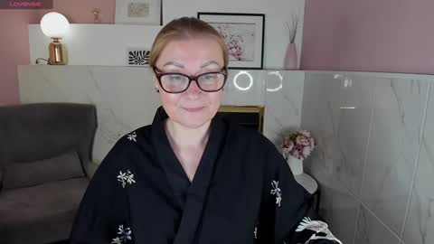 Snapshot of alexandra_kind chatting on 12-26-24, 11:57 Alexandra online show from 12-26-24, 11:57