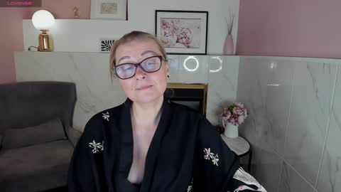 Snapshot of alexandra_kind chatting on 12-27-24, 02:58 Alexandra online show from 12-27-24, 02:58