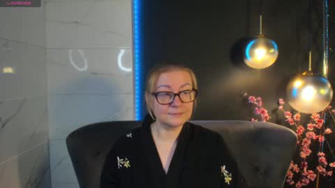 Snapshot of alexandra_kind chatting on 12-28-24, 02:10 Alexandra online show from 12-28-24, 02:10