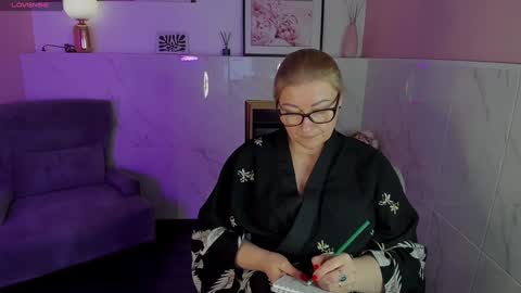 Snapshot of alexandra_kind chatting on 01-17-25, 08:11 Alexandra online show from 01-17-25, 08:11