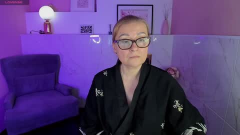 Snapshot of alexandra_kind chatting on 01-19-25, 04:25 Alexandra online show from 01-19-25, 04:25