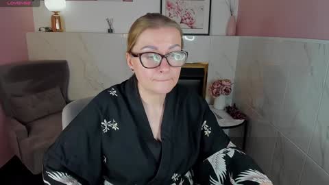 Snapshot of alexandra_kind chatting on 01-31-25, 12:17 Alexandra online show from 01-31-25, 12:17