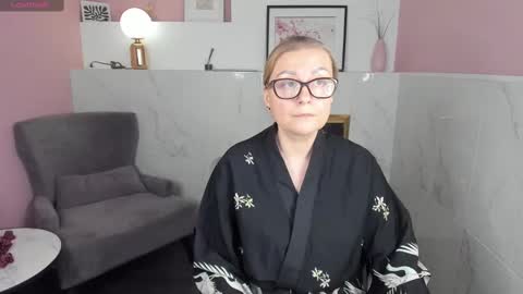 Snapshot of alexandra_kind chatting on 02-12-25, 09:33 Alexandra online show from 02-12-25, 09:33