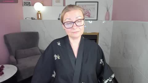 Snapshot of alexandra_kind chatting on 02-13-25, 12:35 Alexandra online show from 02-13-25, 12:35