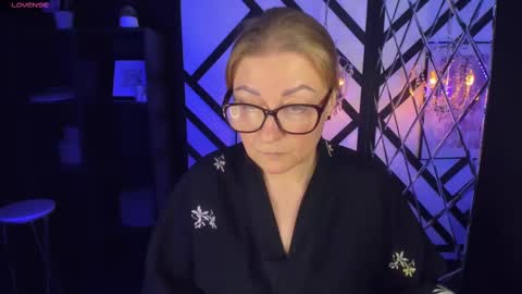 Snapshot of alexandra_kind chatting on 02-15-25, 01:42 Alexandra online show from 02-15-25, 01:42