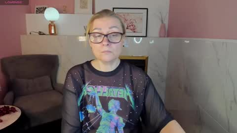 Snapshot of alexandra_kind chatting on 02-17-25, 08:41 Alexandra online show from 02-17-25, 08:41