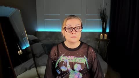 Snapshot of alexandra_kind chatting on 02-19-25, 12:57 Alexandra online show from 02-19-25, 12:57