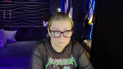 Snapshot of alexandra_kind chatting on 02-19-25, 09:25 Alexandra online show from 02-19-25, 09:25