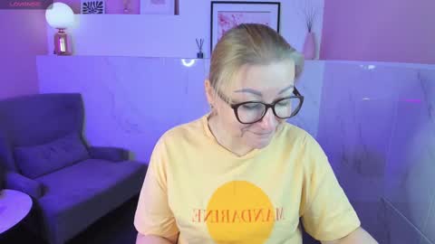 Snapshot of alexandra_kind chatting on 02-23-25, 05:45 Alexandra online show from 02-23-25, 05:45