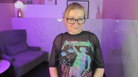 Snapshot of alexandra_kind chatting on 02-23-25, 02:57 Alexandra online show from 02-23-25, 02:57