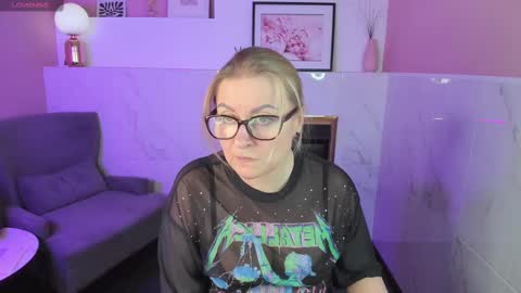 Snapshot of alexandra_kind chatting on 02-23-25, 06:01 Alexandra online show from 02-23-25, 06:01