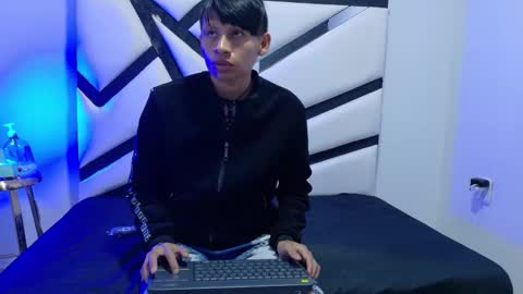 Snapshot of alexandro_bover chatting on 11-04-25, 07:13 Alexandro online show from 11-04-25, 07:13