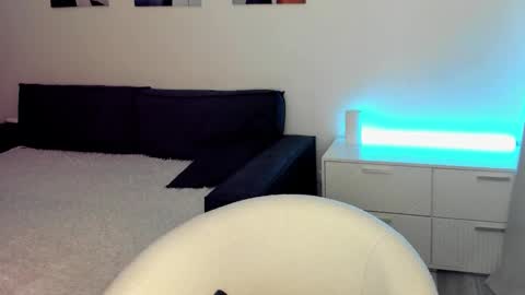 Alex online show from 01-18-26, 04:49