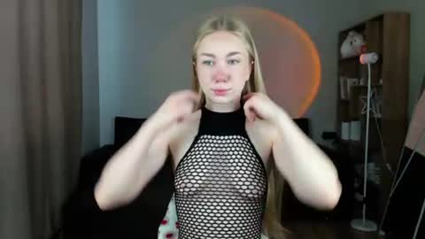 Snapshot of alexarti chatting on 06-11-26, 06:11 Alex online show from 06-11-26, 06:11