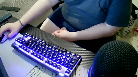 Snapshot of alexcandle chatting on 05-27-26, 07:11 alexcandle online show from 05-27-26, 07:11