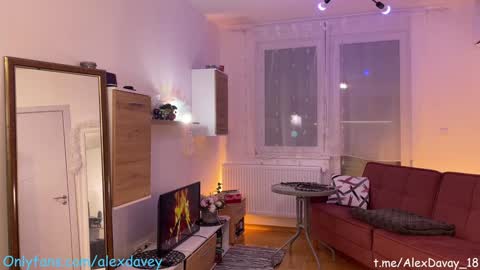 Snapshot of alexdavey chatting on 01-07-25, 09:35           online show from 01-07-25, 09:35