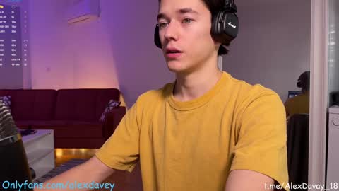 Snapshot of alexdavey chatting on 01-17-25, 07:38           online show from 01-17-25, 07:38