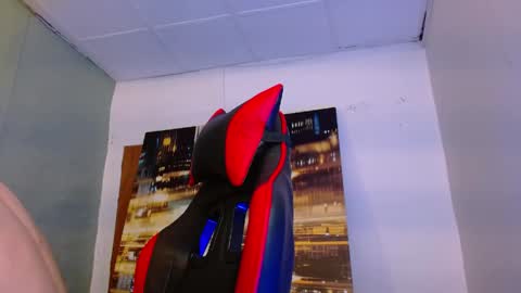 Snapshot of alexgiraldo__ chatting on 05-25-26, 12:38 alexgiraldo__ online show from 05-25-26, 12:38
