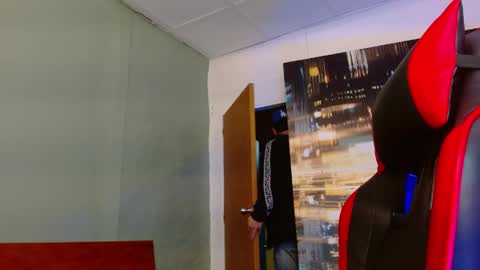 Snapshot of alexgiraldo__ chatting on 06-06-26, 12:38 alexgiraldo__ online show from 06-06-26, 12:38