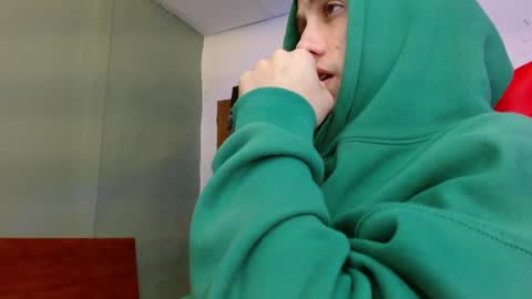 Snapshot of alexgiraldo__ chatting on 06-06-26, 12:43 alexgiraldo__ online show from 06-06-26, 12:43