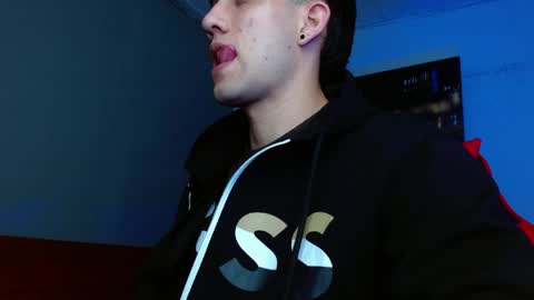 Snapshot of alexgiraldo__ chatting on 06-07-26, 03:21 alexgiraldo__ online show from 06-07-26, 03:21