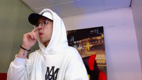 Snapshot of alexgiraldo__ chatting on 06-09-26, 12:50 alexgiraldo__ online show from 06-09-26, 12:50