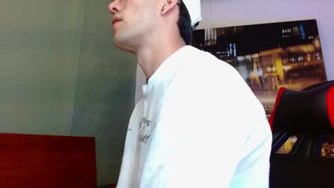 Snapshot of alexgiraldo__ chatting on 06-10-26, 12:55 alexgiraldo__ online show from 06-10-26, 12:55