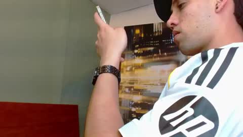 Snapshot of alexgiraldo__ chatting on 06-12-26, 03:05 alexgiraldo__ online show from 06-12-26, 03:05