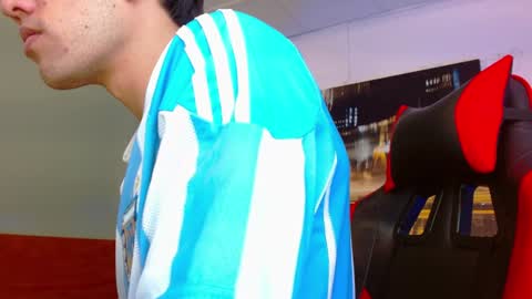 Snapshot of alexgiraldo__ chatting on 06-17-26, 06:31 alexgiraldo__ online show from 06-17-26, 06:31