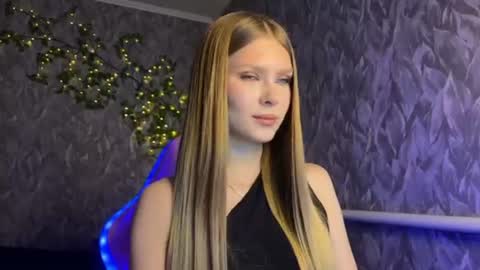 Snapshot of alexialunaris chatting on 06-15-26, 11:23 Alexia online show from 06-15-26, 11:23