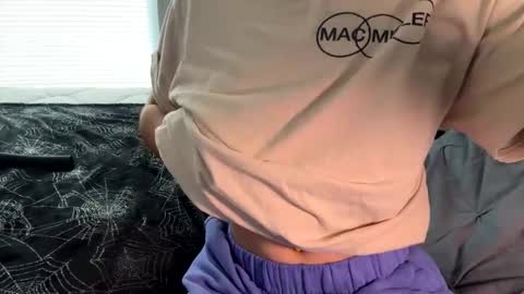 Snapshot of alexis_696969 chatting on 12-06-24, 06:39 Alexis online show from 12-06-24, 06:39