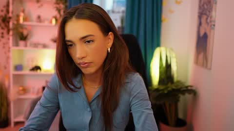 Snapshot of alexis_luv_ chatting on 10-01-25, 01:17 Alexis online show from 10-01-25, 01:17