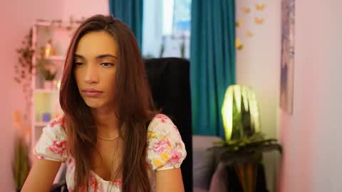 Snapshot of alexis_luv_ chatting on 10-08-25, 01:20 Alexis online show from 10-08-25, 01:20