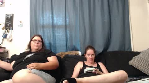 Snapshot of alexisandtherest chatting on 07-05-26, 11:34 Alexis online show from 07-05-26, 11:34