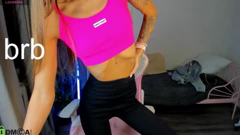 Snapshot of alexisl0ve chatting on 09-25-25, 08:12 Alexis Mon Tue Wed Thu Fri 7 GMT 0100am-0700am online show from 09-25-25, 08:12