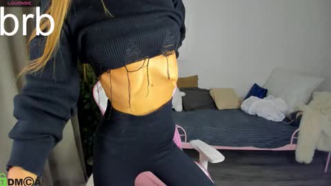 Snapshot of alexisl0ve chatting on 09-29-25, 08:13 Alexis Mon Tue Wed Thu Fri 7 GMT 0100am-0700am online show from 09-29-25, 08:13