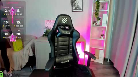 Snapshot of alexisl0ve chatting on 11-12-25, 04:29 Alexis Mon Tue Wed Thu Fri 7 GMT 0100am-0700am online show from 11-12-25, 04:29