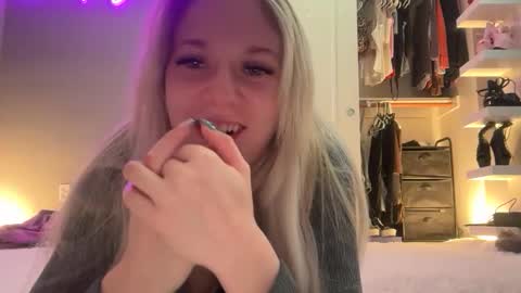 Snapshot of alexispaige06 chatting on 04-24-26, 01:46 alexispaige06 online show from 04-24-26, 01:46