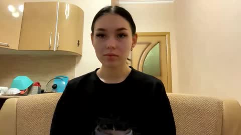 Snapshot of alexisschiess chatting on 11-03-25, 02:18 Karolina online show from 11-03-25, 02:18